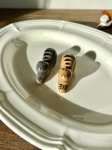 Hasami Ware Hand-Painted Cat Chopstick Rest