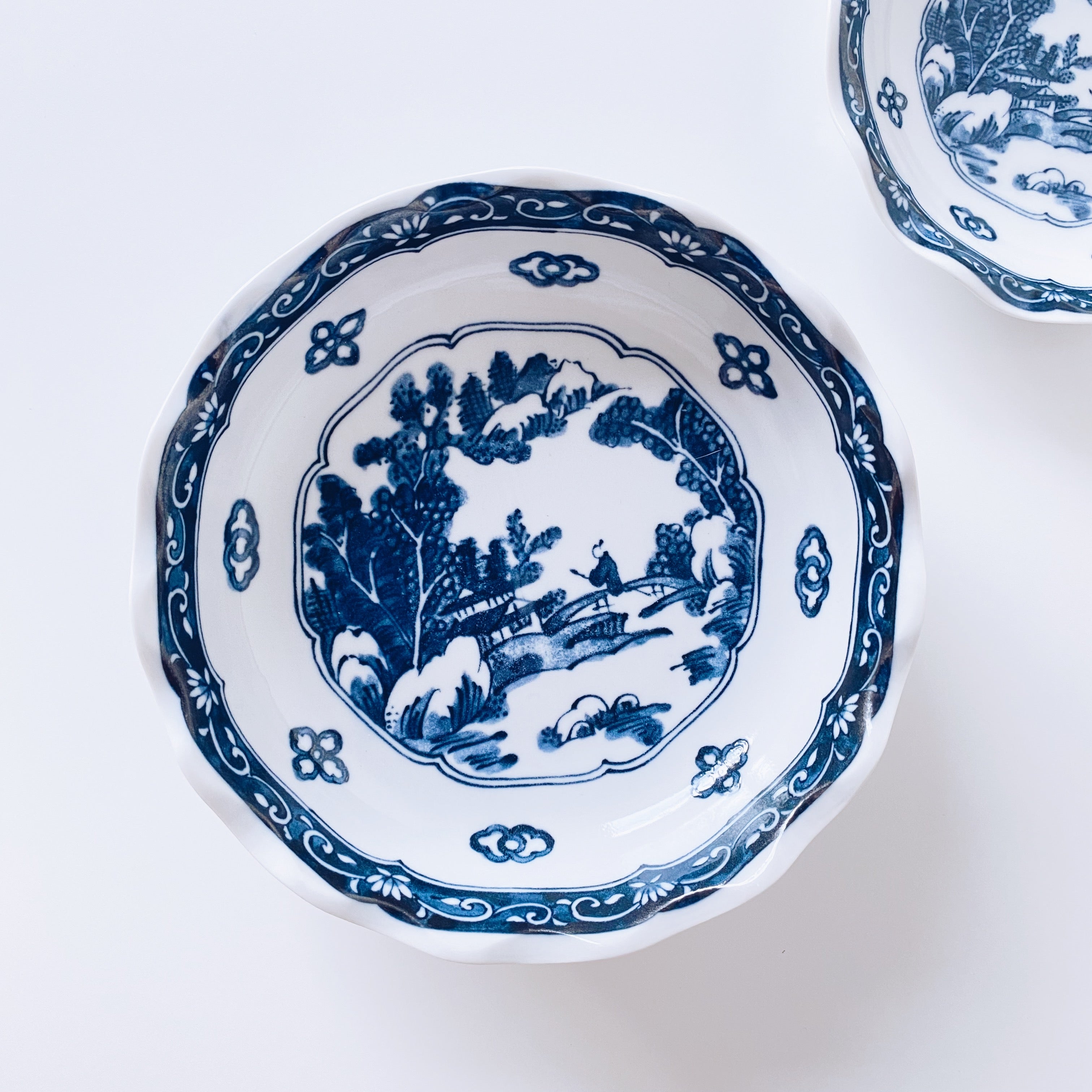 Blue and White Corrugated-edge Dishes - Landscape Pattern