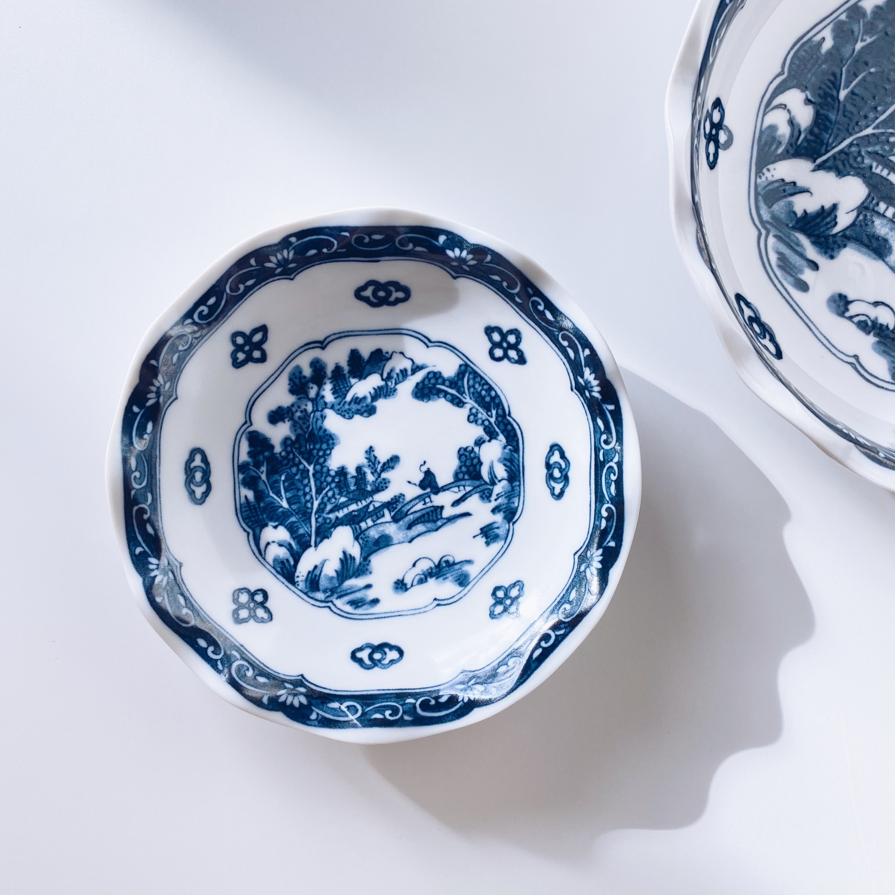 Blue and White Corrugated-edge Dishes - Landscape Pattern