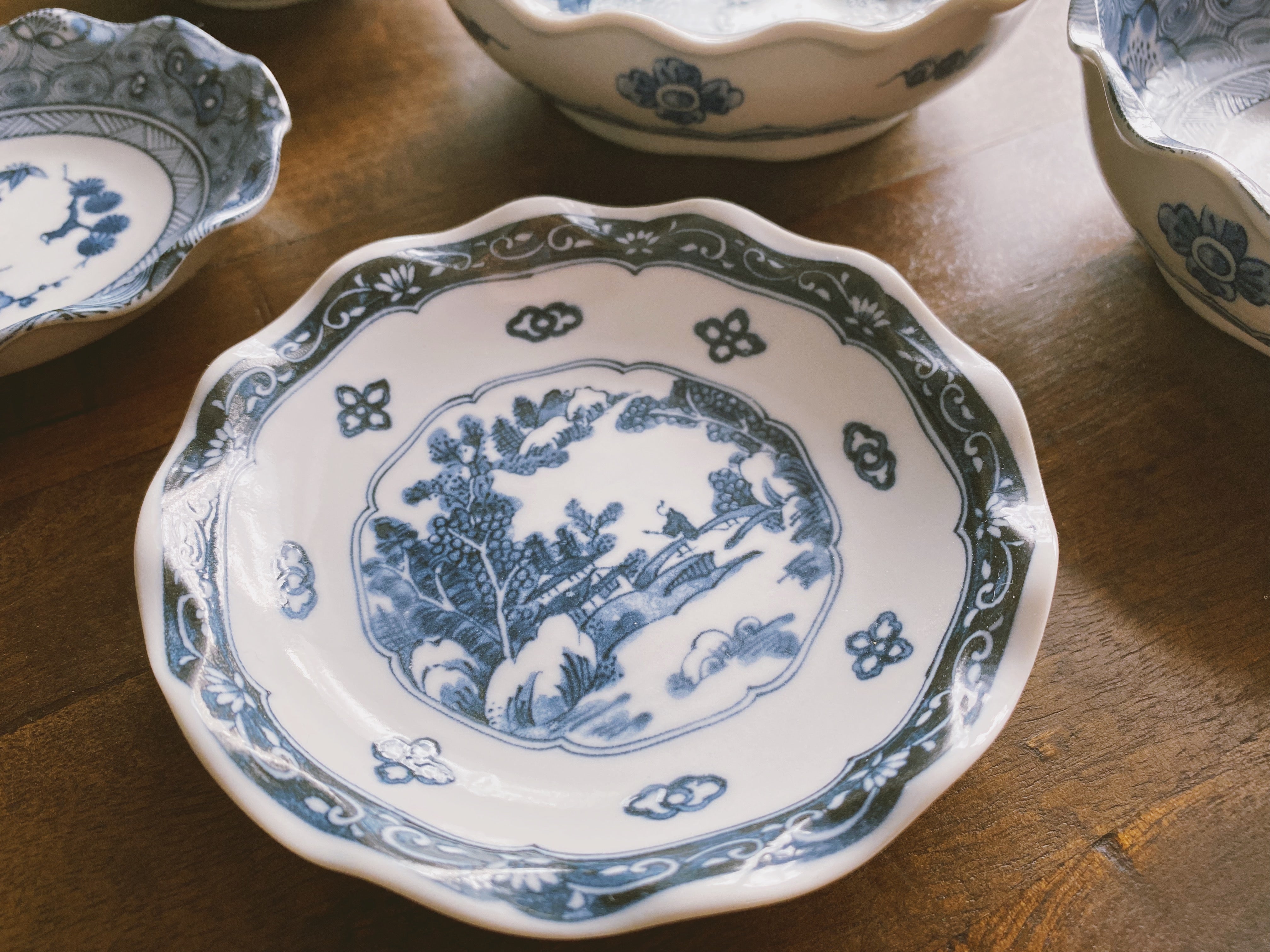 Blue and White Corrugated-edge Dishes - Landscape Pattern