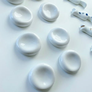 White Porcelain Round Pocket Chopsticks Rest