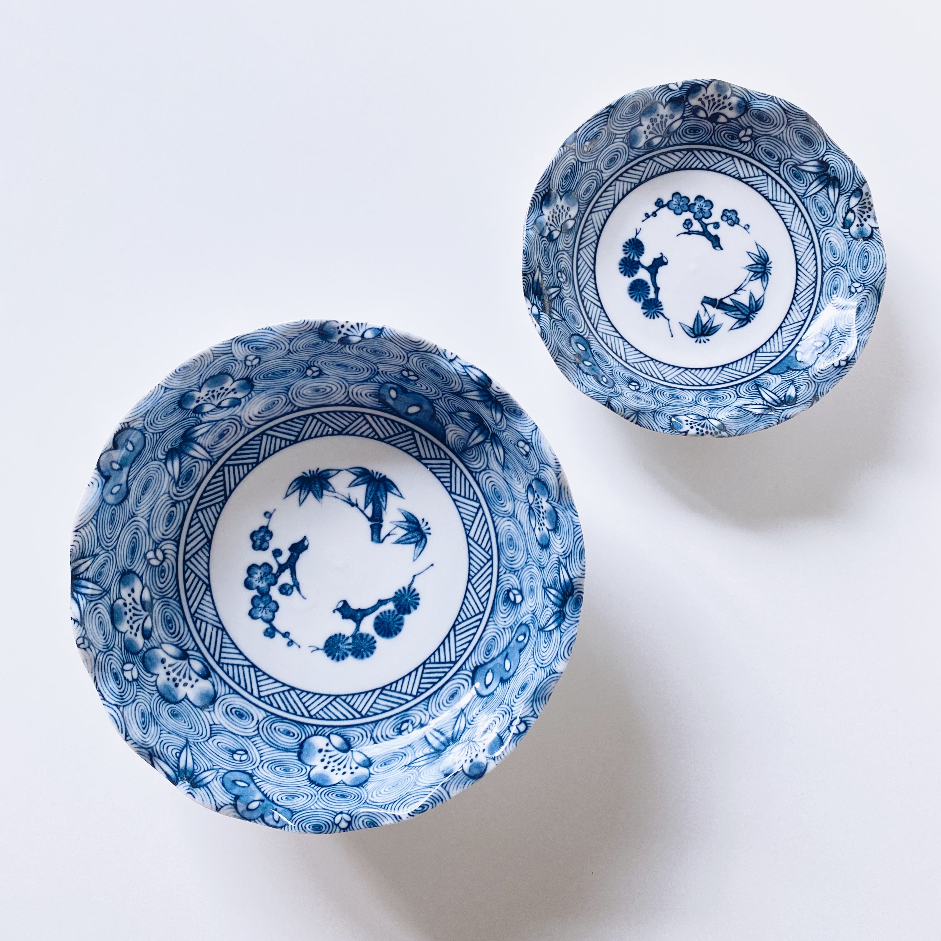 Blue and White Corrugated-edge Dishes - Pine/Bamboo/Plum Pattern