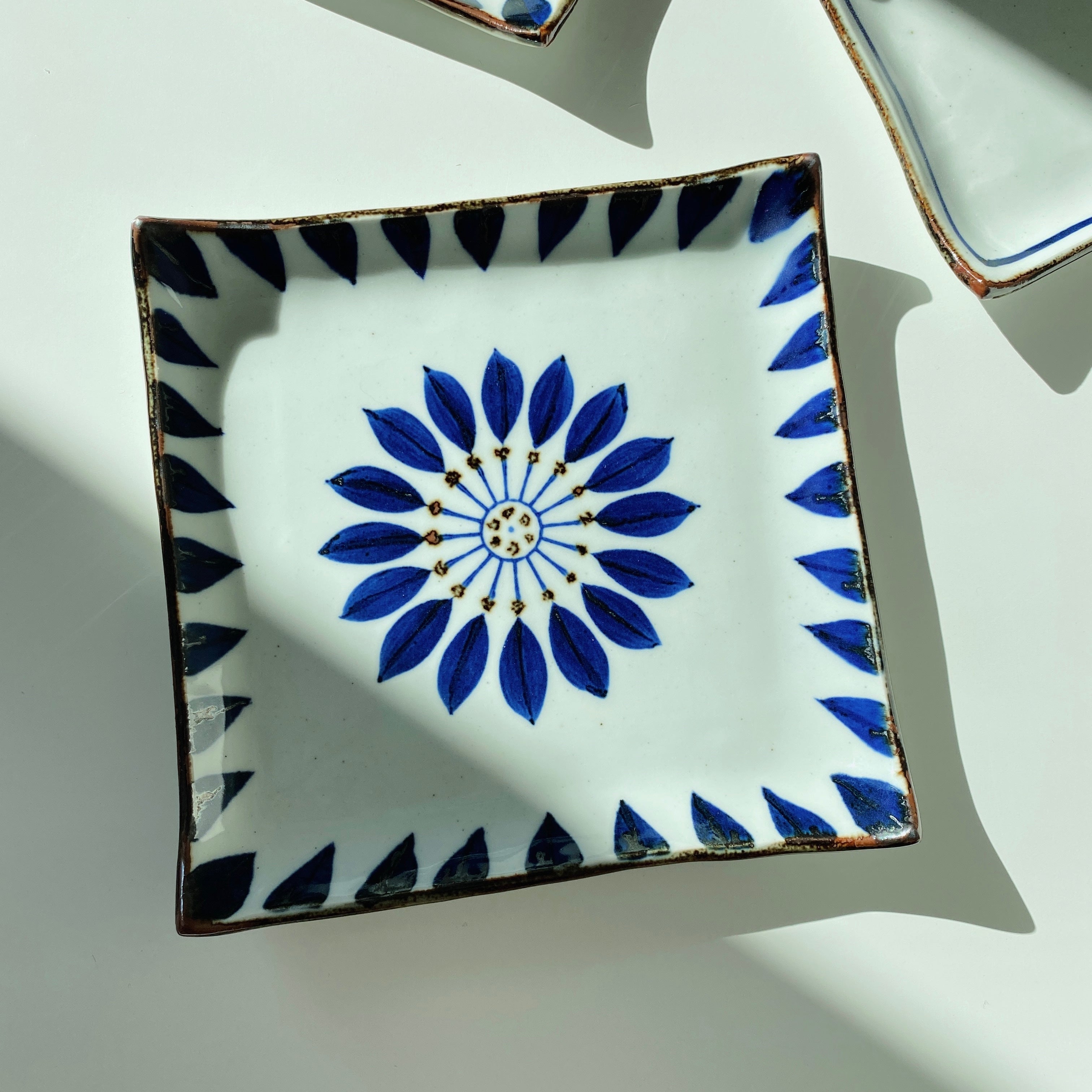 Shohogama Hand-painted Blue Flower Flat Plates