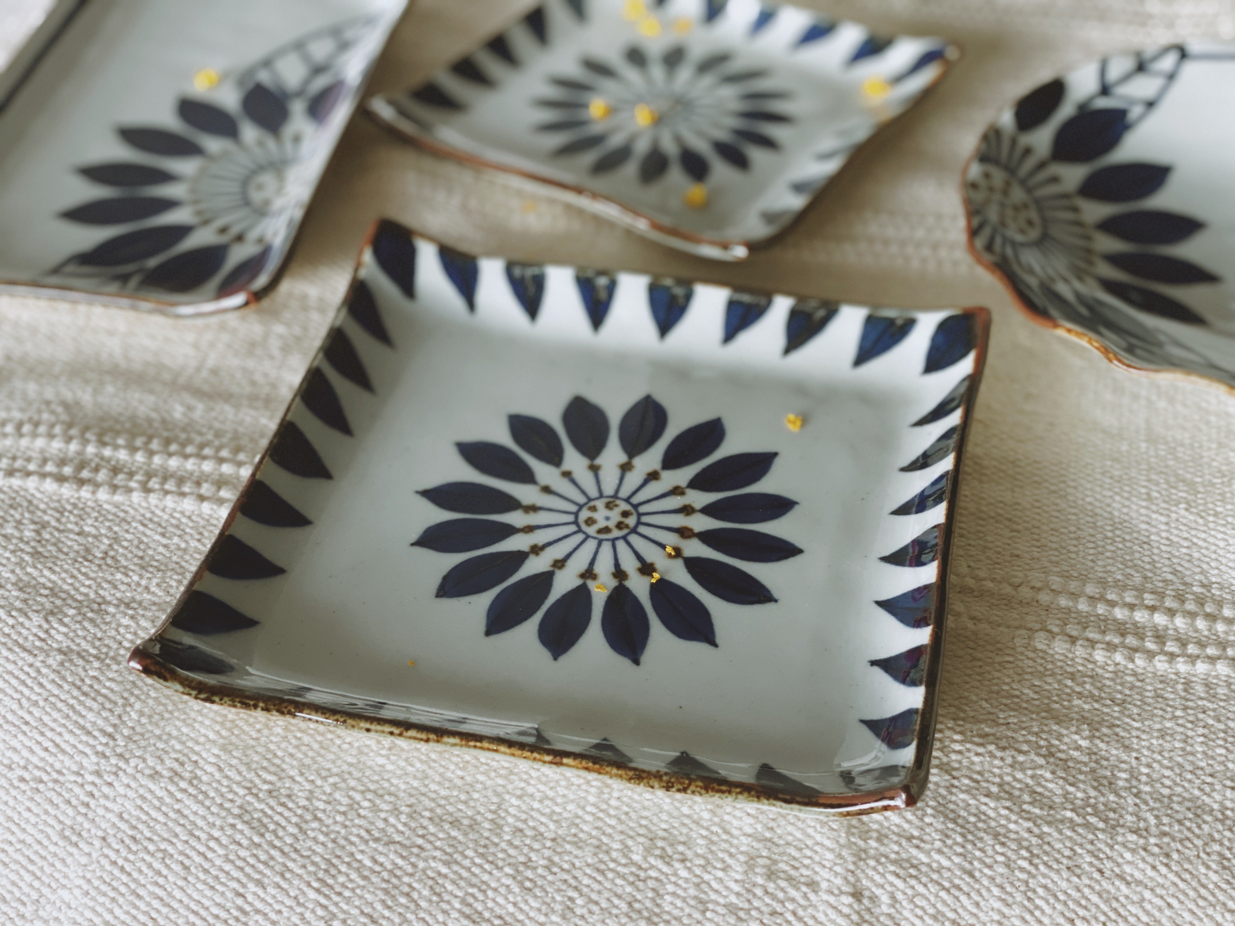 Shohogama Hand-painted Blue Flower Flat Plates