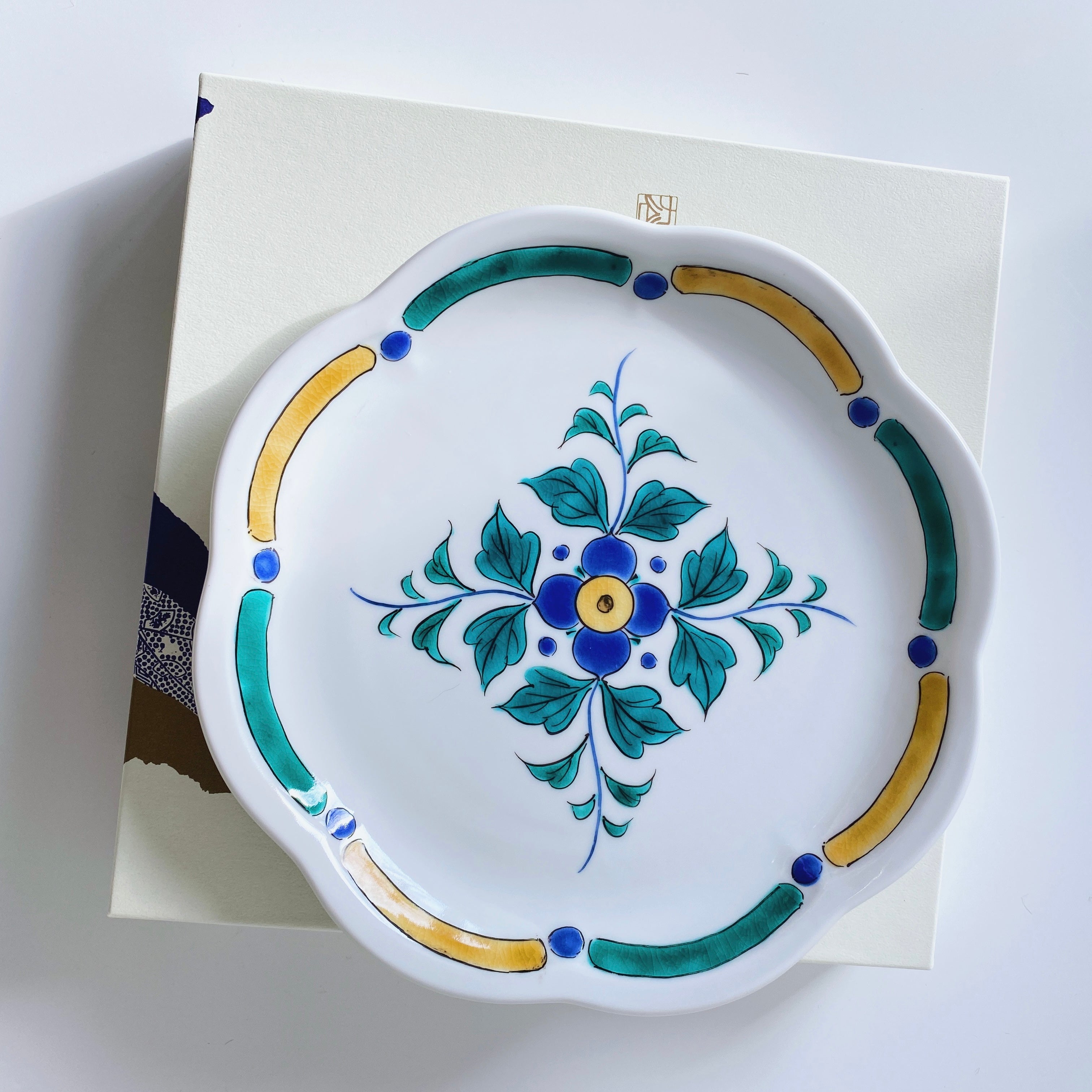 Kutani Ware Over-glazed Hand-painted Flower Dinner Plate Gift Box Included