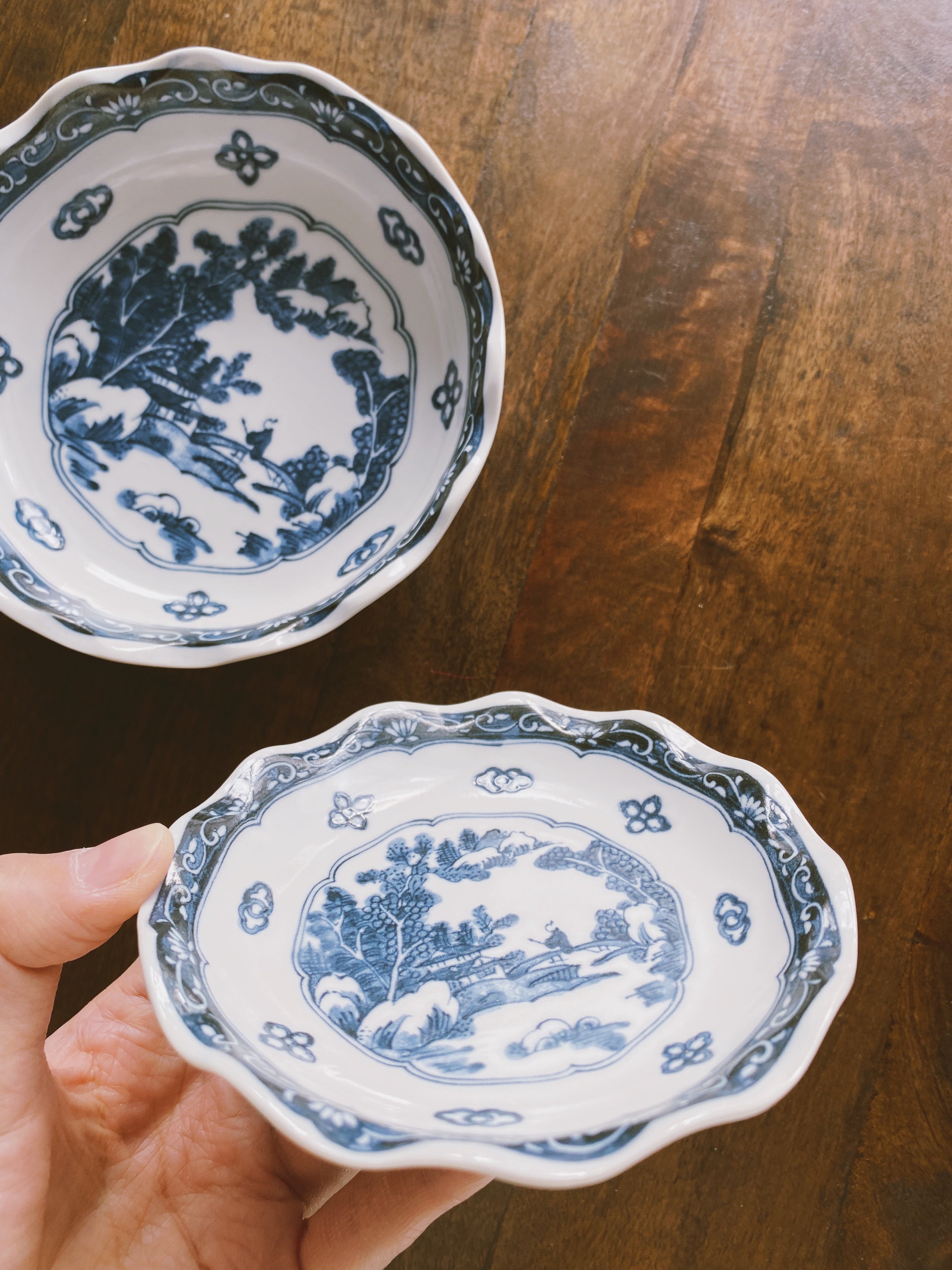 Blue and White Corrugated-edge Dishes - Landscape Pattern