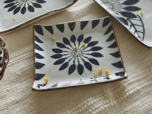 Shohogama Hand-painted Blue Flower Flat Plates