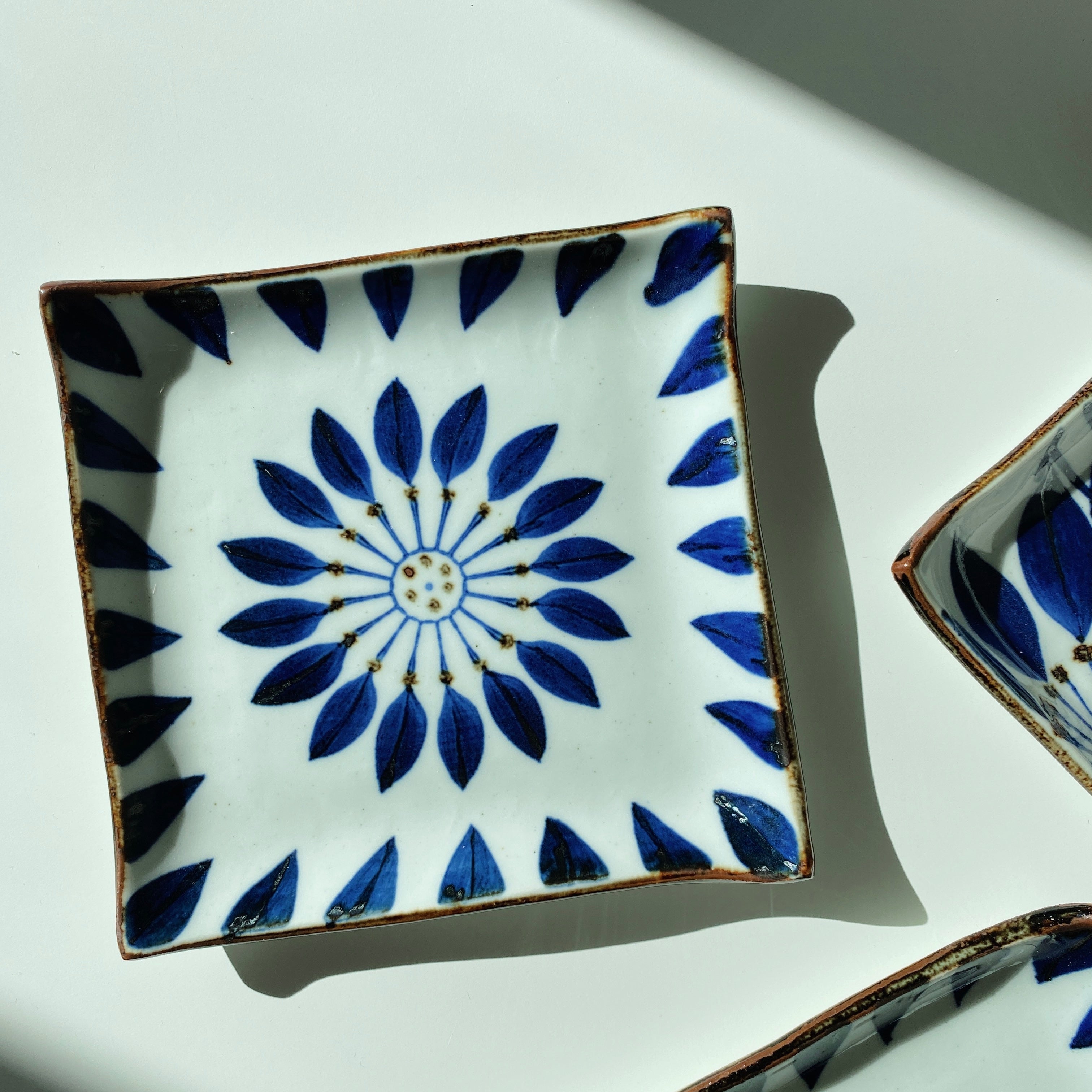 Shohogama Hand-painted Blue Flower Flat Plates